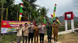 25 Tahun Menjadi Urat Nadi Warga, Jembatan Tanjung Raja Akhirnya Kembali Dibuka. (Posnews/Polres Tanggamus)
