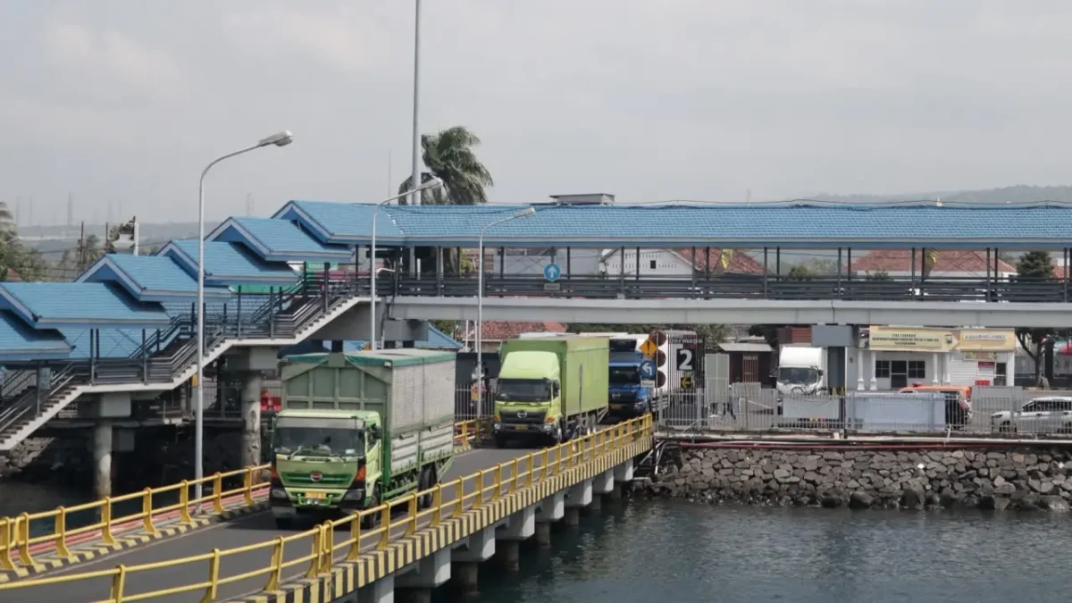 ASDP mengerahkan 27 kapal untuk mempercepat penguraian antrean Ketapang-Gilimanuk.