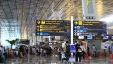 Aktivitas erupsi Gunung Anak Krakatau memicu sebaran abu vulkanik yang mengganggu penerbangan di Bandara Soekarno-Hatta. (Posnews/Ist)