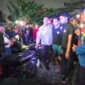 Anggota Polsek Tanjung Priok mengamankan WNA asal Aljazair di kawasan Waduk Sunter Barat. (Posnews/Ist)