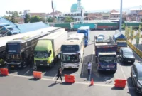 Antrean kendaraan mengular menuju Pelabuhan Ketapang Banyuwangi. (Posnews/ASDP)
