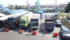 Antrean kendaraan mengular menuju Pelabuhan Ketapang Banyuwangi. (Posnews/ASDP)
