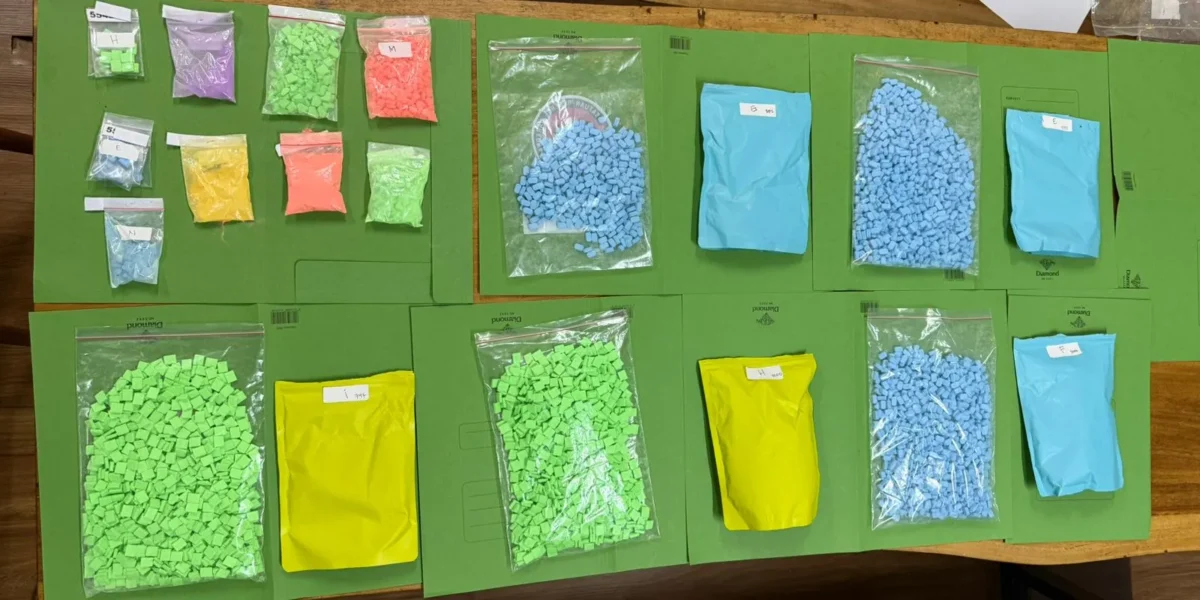Barang bukti sabu, ekstasi dan ganja hasil pengungkapan kasus narkoba di Kalideres. (Posnews/Polres Metro Jakbar)
