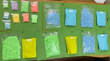 Barang bukti sabu, ekstasi dan ganja hasil pengungkapan kasus narkoba di Kalideres. (Posnews/Polres Metro Jakbar)
