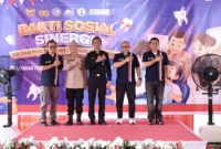 Bea Cukai dan Polres Pelabuhan Tanjung Priok memberikan layanan pemeriksaan gigi gratis kepada anak keluarga TKBM. (Posnews/MR)
