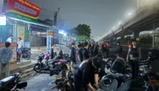 Brimob mengamankan empat sepeda motor yang diduga hendak digunakan untuk balap liar di Kalimalang Jakarta Timur. (Posnews/Ist)