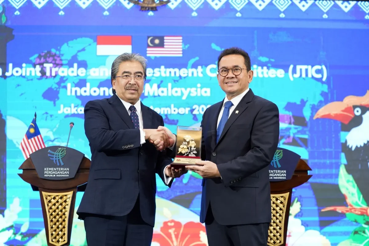 Budi Santoso dan Johari Abdul Ghani membahas penguatan perdagangan Indonesia-Malaysia di Jakarta. (Posnews/Kemendag)
