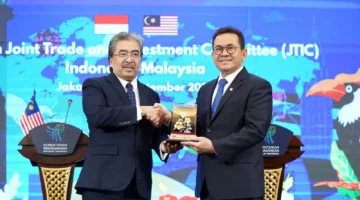 Budi Santoso dan Johari Abdul Ghani membahas penguatan perdagangan Indonesia-Malaysia di Jakarta. (Posnews/Kemendag)
