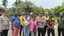 Demerina Uwamang korban penculikan KKB Jila kembali bersama keluarga. (Posnews/Ist)
