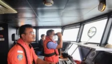 Ilustrasi, Tim SAR mencari korban kapal Virgo Transport 8 di Laut Jawa. (Dok Basarnas)