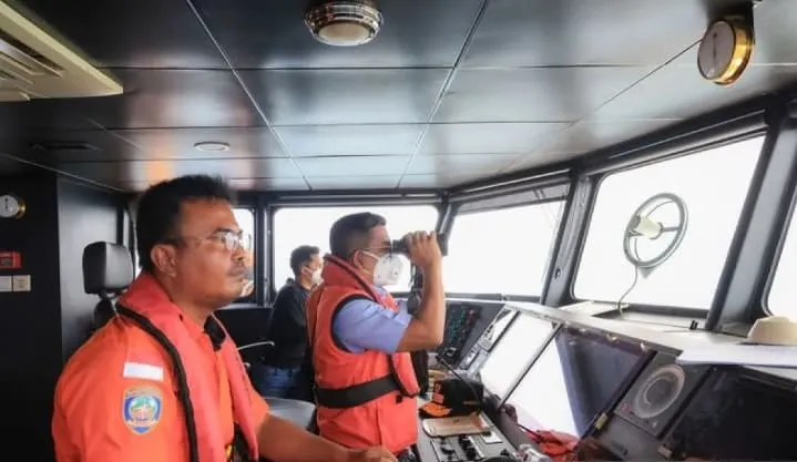 Ilustrasi, Tim SAR mencari korban kapal Virgo Transport 8 di Laut Jawa. (Dok Basarnas)
