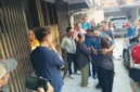 Dua asisten rumah tangga saat diamankan petugas yang sempat melaporkan ke Polisi atas dugaan penyekapan di Penjaringan, Jakarta Utara. (Posnews/MR)