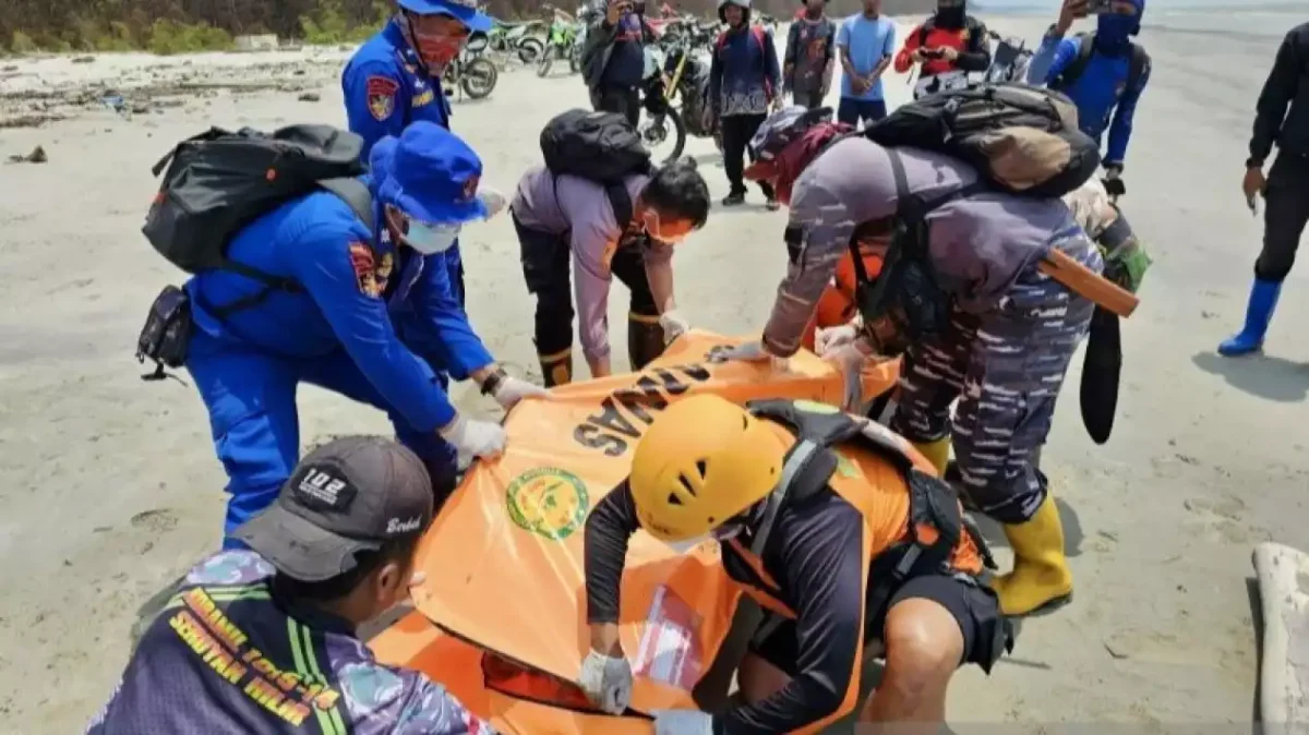 Dua jenazah kembali ditemukan dalam pencarian KM Virgo Transport 8. (Posnews/Basarnas)