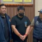 Erick Soedjasa buronan kasus Rp37,4 miliar ditangkap Bareskrim di Bandara Juanda. (Posnews/Ist)
