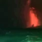Erupsi Gunung Anak Krakatau memunculkan semburan merah dan suara gemuruh. (Posnews/PVBMG)