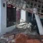 Forklift 15 ton menabrak rumah warga di Kronjo Kabupaten Tangerang
