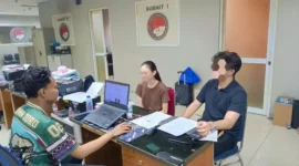 Julia Prastini alias Jule diperiksa polisi terkait kasus vape etomidate. (Posnews/Ist)
