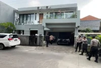 KPK menggeledah rumah Ipda Yayat Sudrajat di Depok terkait pengembangan kasus suap proyek Bekasi. (Posnews/Ist)
