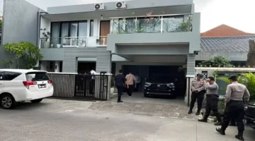 KPK menggeledah rumah Ipda Yayat Sudrajat di Depok terkait pengembangan kasus suap proyek Bekasi. (Posnews/Ist)
