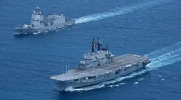 KRI Sriwijaya atau eks ITS Giuseppe Garibaldi berlayar bersama fregat TNI AL saat memasuki perairan Indonesia. (Posnews/TNI-AL)
