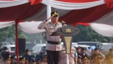 Kapolres Metro Bekasi Andi Oddang memantau pelaksanaan Pilkades Serentak 2026 di Kabupaten Bekasi. (Posnews/Ist)