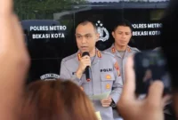 Kapolres Metro Bekasi Kota Kombes Pol Putu Kholis Aryana menerbitkan maklumat perlindungan pelajar. (Posnews/Ist)
