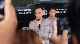 Kapolres Metro Bekasi Kota Kombes Pol Putu Kholis Aryana menerbitkan maklumat perlindungan pelajar. (Posnews/Ist)
