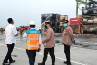 Kebakaran 51 isotank di Terminal NPCT1 Tanjung Priok Jakarta Utara. (Posnews/NPCT1)
