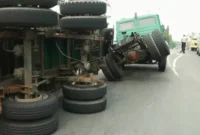 Ilustrasi, kecelakaan truk kontainer terguling di Tol. (Ist)
