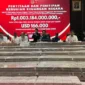 Kejaksaan Agung memamerkan uang tunai Rp1,003 triliun yang diserahkan PT PSMI dalam kasus dugaan korupsi kawasan hutan Lampung. (Posnews/Humas Kejagung)
