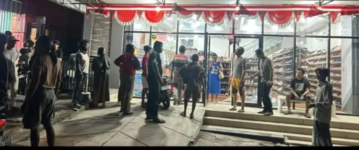 Kondisi Toko Rumah Matahari Ayu di Karangpandan, Karanganyar, lokasi karyawati diduga diserang dua OTK. (Posnews/Ist)
