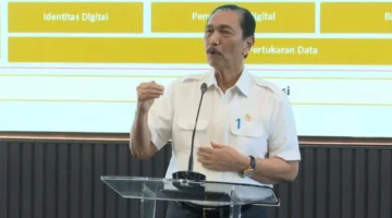 Luhut Binsar Pandjaitan menyampaikan rencana uji coba bansos tunai pada 2027. (Posnews/Ist)
