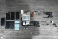 Polisi menyita sabu, ekstasi, etomidate, serta empat senjata dari pengungkapan kasus narkoba di Tambun Selatan Bekasi. (Posnews/Humas PMJ)

