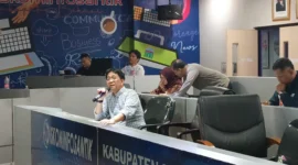 Pelaksanaan Pilkades Serentak 2026 di Kabupaten Bekasi dengan TPS digital. (Posnews/Ist)
