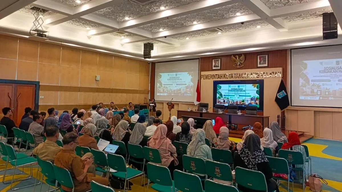 Pelaku UMK mengikuti sosialisasi kebijakan sertifikasi halal dari Kemendag di Tangerang Selatan. (Posnews/Kemendag)
