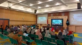 Pelaku UMK mengikuti sosialisasi kebijakan sertifikasi halal dari Kemendag di Tangerang Selatan. (Posnews/Kemendag)
