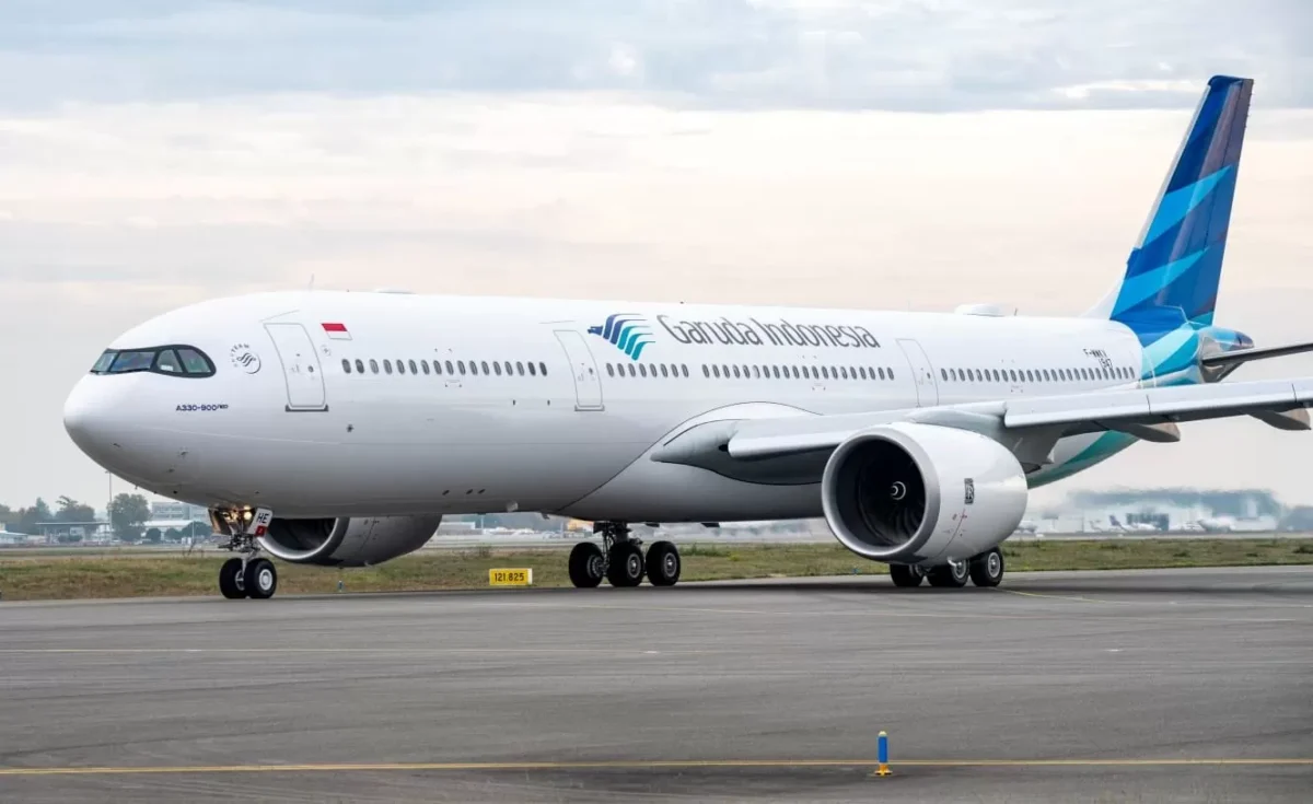 Istimewa, Pesawat Garuda Indonesia dialihkan ke Bandara Kertajati akibat sebaran abu vulkanik erupsi Gunung Anak Krakatau. (Posnews/Ist)
