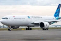 Istimewa, Pesawat Garuda Indonesia dialihkan ke Bandara Kertajati akibat sebaran abu vulkanik erupsi Gunung Anak Krakatau. (Posnews/Ist)
