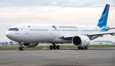 Istimewa, Pesawat Garuda Indonesia dialihkan ke Bandara Kertajati akibat sebaran abu vulkanik erupsi Gunung Anak Krakatau. (Posnews/Ist)