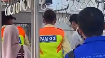 Petugas membantu proses persalinan penumpang hamil di Commuter Line 1689 relasi Rangkasbitung-Tanah Abang di Stasiun Rawabuntu. (Posnews/Ist)

