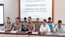 Polda Kalsel menyiapkan kontainer pendingin dan 28 ambulans untuk mendukung proses evakuasi. (Posnews/Ist)