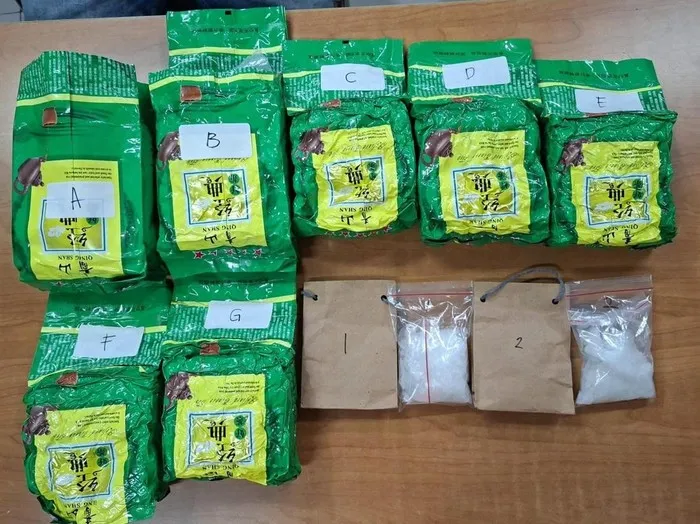 Polisi menyita 7,2 kilogram sabu dari tersangka SH di Grogol Petamburan, Jakarta Barat. (Posnews/Ist)