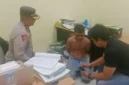Polisi memeriksa pelaku pembunuh wanita hamil tujuh bulan tewas di Babelan Bekasi. (Posnews/Ist)
