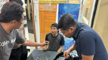 Polisi menangkap mekanik berinisial FF yang diduga mencuri 12 ECU truk trailer di kawasan Pelabuhan Tanjung Priok. (Posnews/Ist)