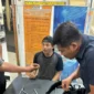 Polisi menangkap mekanik berinisial FF yang diduga mencuri 12 ECU truk trailer di kawasan Pelabuhan Tanjung Priok. (Posnews/Ist)
