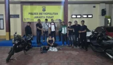Polisi menangkap terduga pelaku penjambretan WN India di kawasan Menteng, Jakarta Pusat. (Posnews/Ist)
