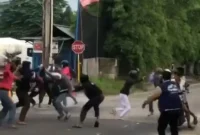 Tawuran dua kelompok remaja di Jalan Cikunir, Jatiasih, Bekasi, viral di media sosial.