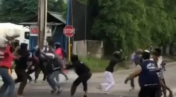 Tawuran dua kelompok remaja di Jalan Cikunir, Jatiasih, Bekasi, viral di media sosial.