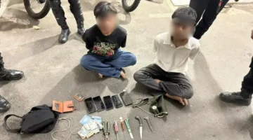Polisi mengamankan dua pemuda diduga begal dalam patroli dini hari di Jakarta Timur. (Posnews/Ist)