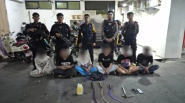 Polisi mengamankan enam pemuda yang diduga hendak tawuran di Duren Sawit. (Posnews/Ist)
